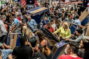 Από τη Μαύρη Παρασκευή στις σημερινές υπερπροσφορές: Η ιστορία της Black Friday