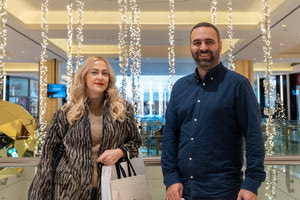 Festive αγορές στο Golden Hall λίγο πριν αλλάξει η χρονιά