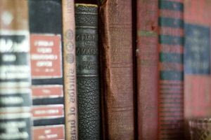 Οι Μικρές Ιστορίες που κρύβουν τα βιβλιοπωλεία της γειτονιάς