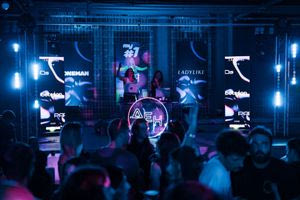 Η ΔΕΗ έδωσε ενέργεια και ρυθμό στο 00s party των OneMan & LadyLike