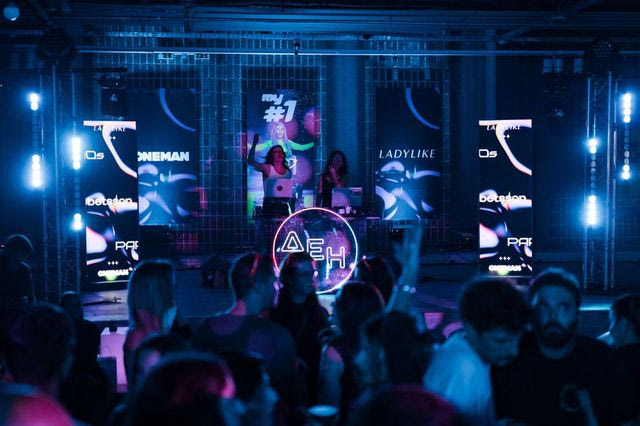 Η ΔΕΗ έδωσε ενέργεια και ρυθμό στο 00s party των OneMan & LadyLike