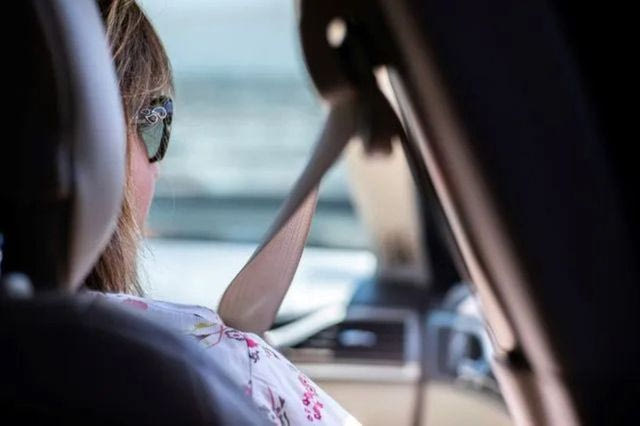 Πώς θα έρθουν περισσότερες γυναίκες στο τιμόνι των ταξί;