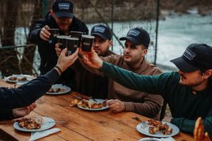 Το απόλυτο BBQ δίπλα στο ποτάμι και μια εκδρομή που έγραψε ιστορία παρέα με το Bushmills Irish Whiskey!
