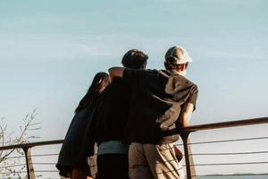 Τσικνοπέμπτη με 3 στάσεις και μία σταθερή επιλογή στο ποτήρι