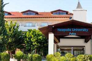 Απόκτησε μεταπτυχιακό εξ αποστάσεως από το Πανεπιστήμιο Νεάπολις Πάφος