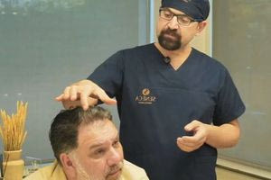 Ο Γρηγόρης Αρναούτογλου μας ξεναγεί στη νέα εποχή της μεταμόσχευσης μαλλιών