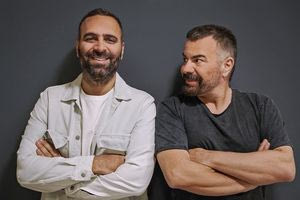 Ο Βασίλης Καλλίδης, οι κεφτέδες και ένα σπίτι που είναι πάντα ανοιχτό