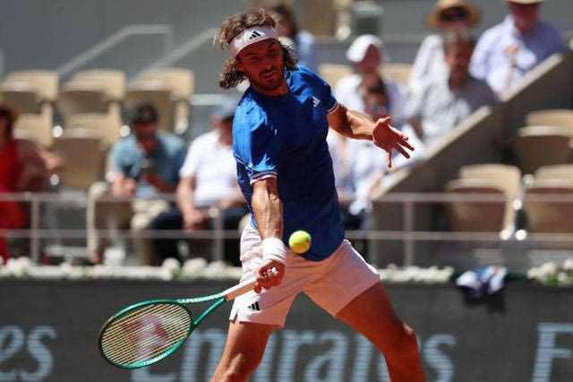 Συνεχίζουν το γαλλικό όνειρο του Roland Garros Τσιτσιπάς και Σάκκαρη
