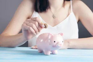 Spend less, live more: Πώς η γενιά των millennials ξαναέμαθε να διαχειρίζεται τα χρήματά της