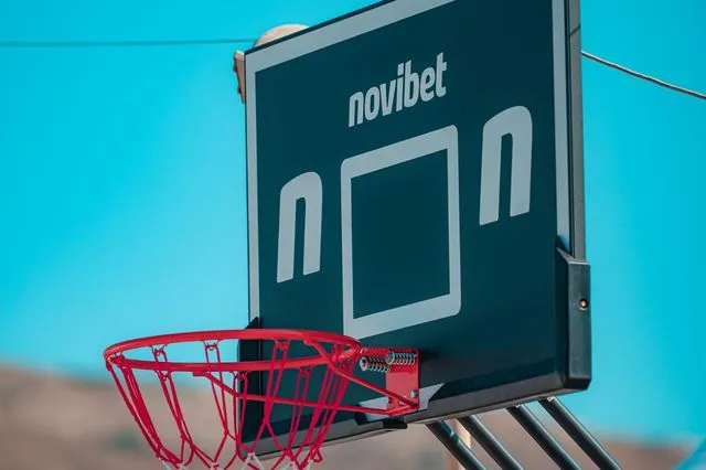 Novibet και Giant Heart στο Paros Beach Hoops: Όταν το μπάσκετ συναντά την κοινωνική προσφορά