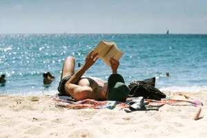 Η αγωνιστική σεζόν τελείωσε; 6 βιβλία που θα κρατήσουν την αδρεναλίνη σου στα ύψη