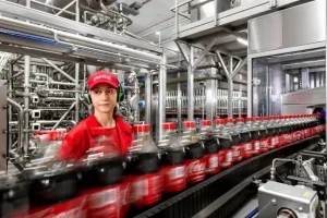 Coca-Cola Τρία Έψιλον: Όταν η βιομηχανική καινοτομία συναντά τη βιωσιμότητα