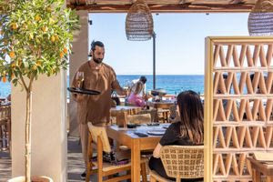 Το Saint Fire στη Χίο είναι ο all-day luxury προορισμός των διακοπών σου