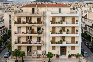Όταν η πολυκατοικία σταματά να είναι δεύτερη δουλειά